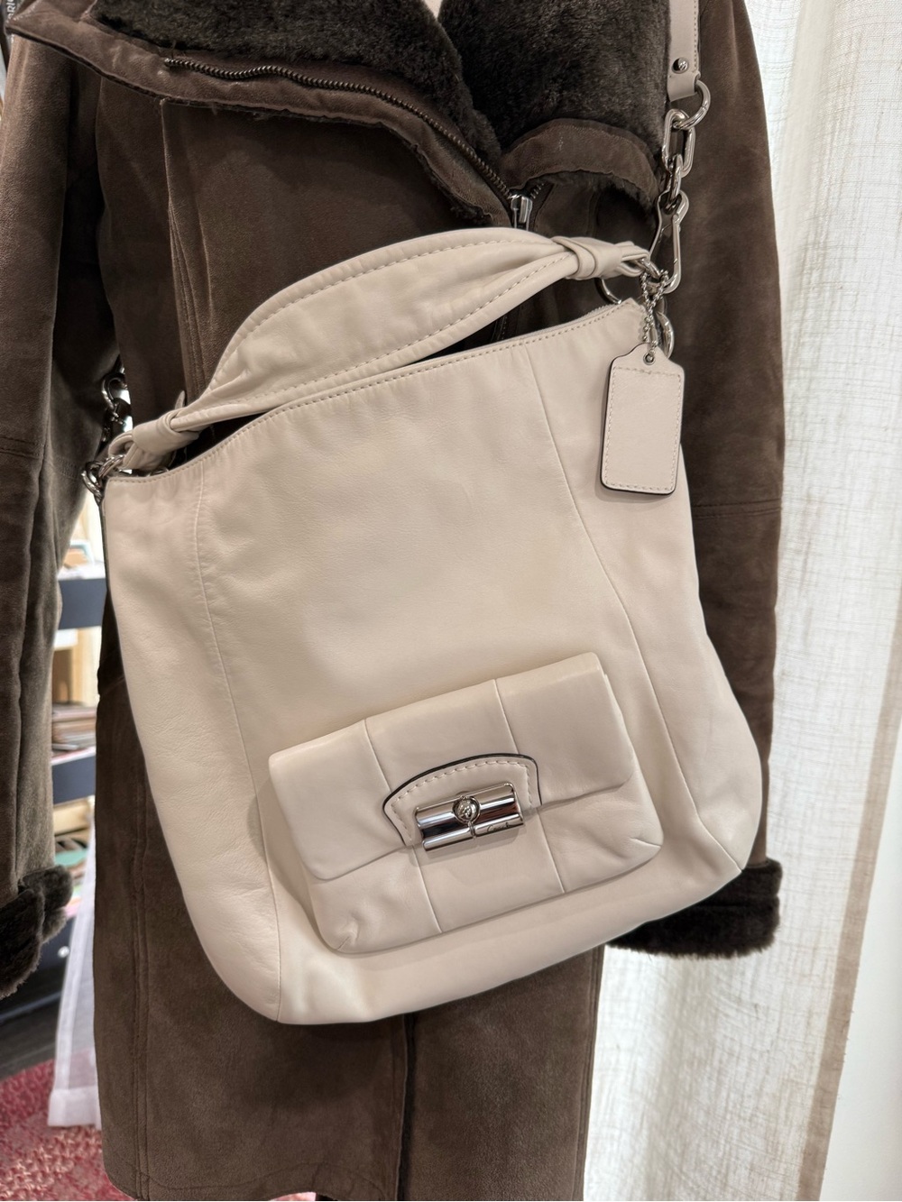 Coach Cream Leather Shoulder Bag with Front Pocket and Turn-Lock